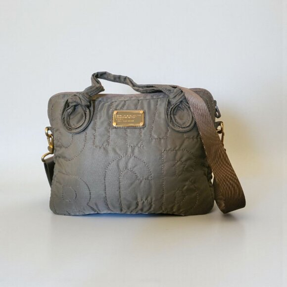 Marc by Marc Jacobs Quilted Nylon Laptop Bag Taupe Gray Gold Hardware Crossbody - Picture 1 of 16